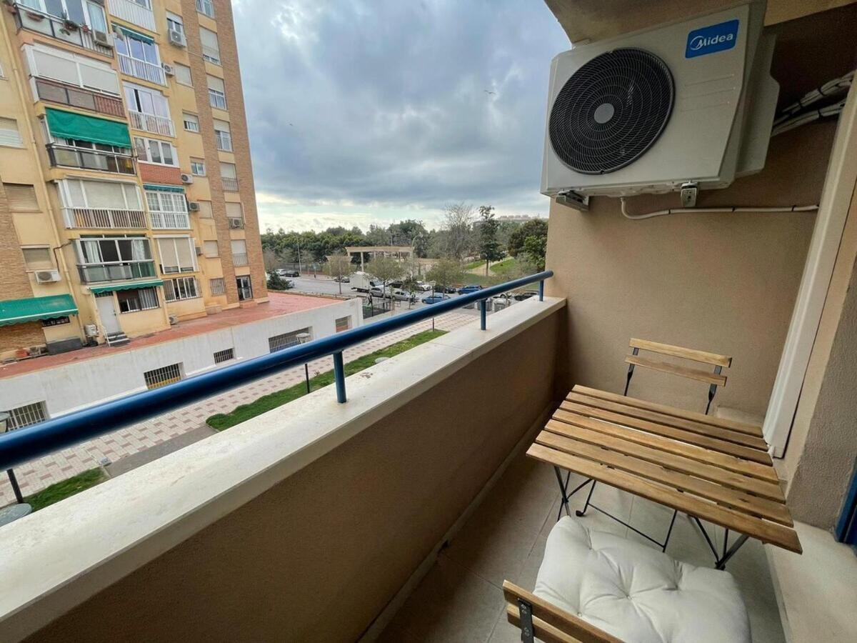 Calu Homes Cerca Playa De Huelin Malaga Ngoại thất bức ảnh